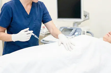 大陰唇および膣入口部周囲へPRPを注入する施術