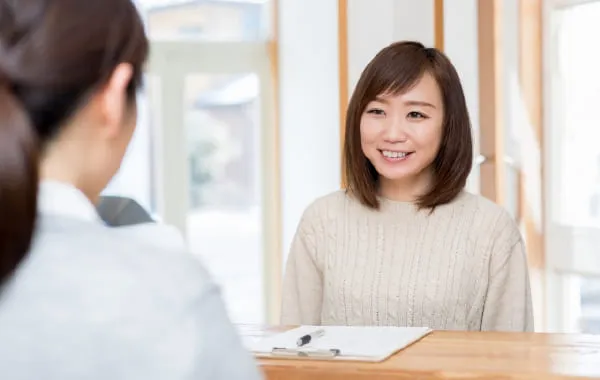 Step6 受付スタッフと治療日の予約を相談する患者